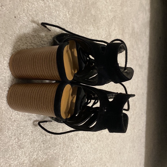 Black lace up heals - Picture 2 of 3